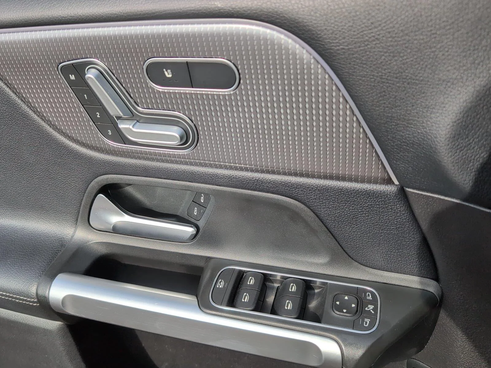 Used 2021 Galaxy Blue Metallic Mercedes-Benz GLB 250 image 17
