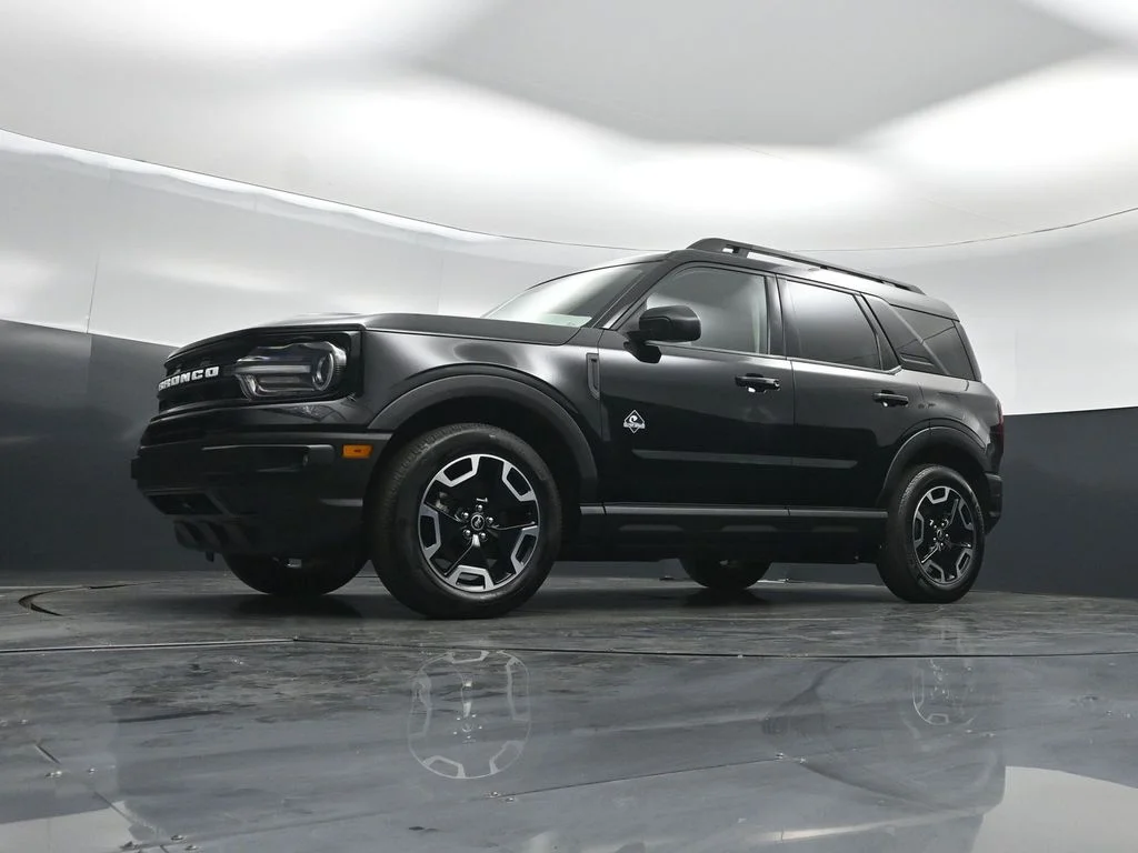 Used 2023 Black Ford Outer Banks image 41