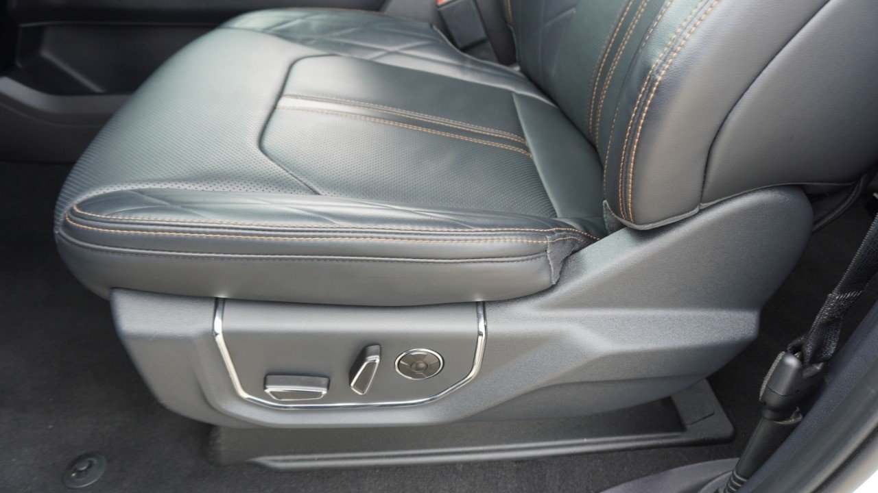 Used 2024 White Ford Platinum image 25