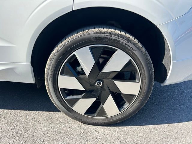 Certified Used 2025 White Volvo T8 Plus image 9