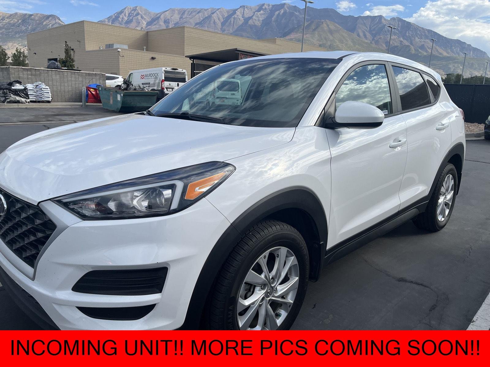 Used 2020 Cream White Hyundai SE image 1