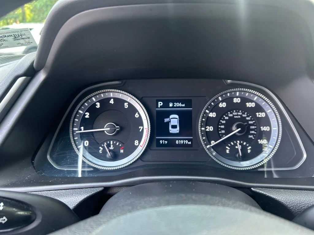 Used 2023 White Hyundai SE image 19