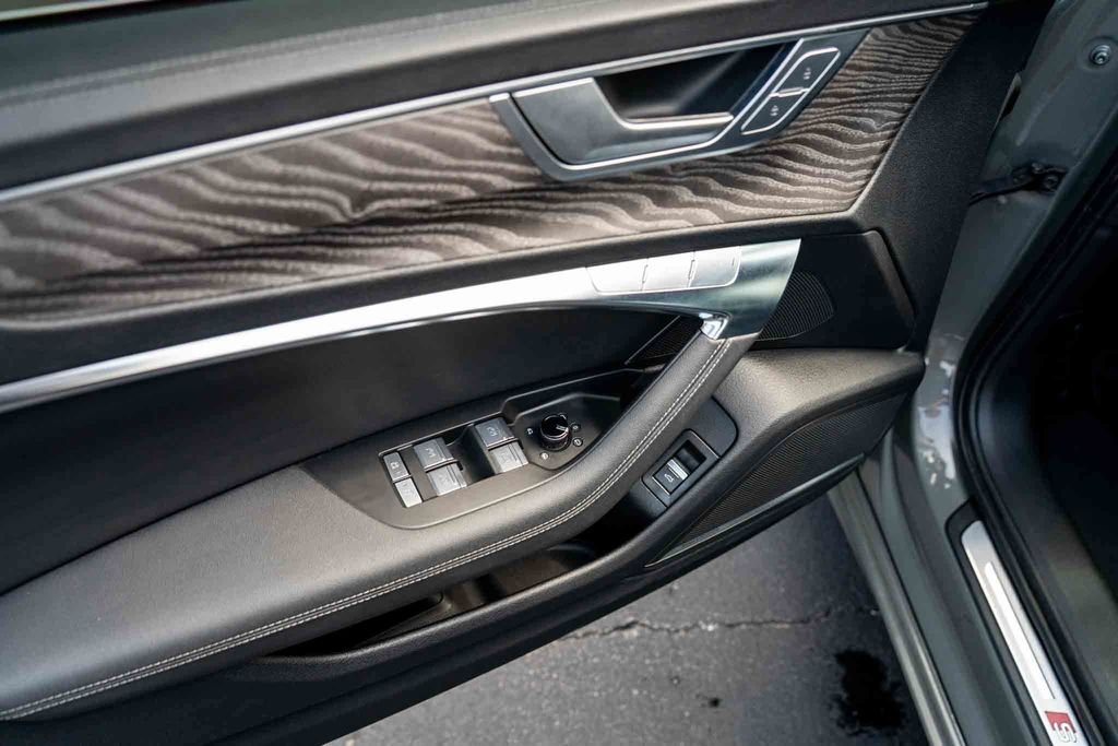 Used 2024  Audi 55 Premium Plus image 12