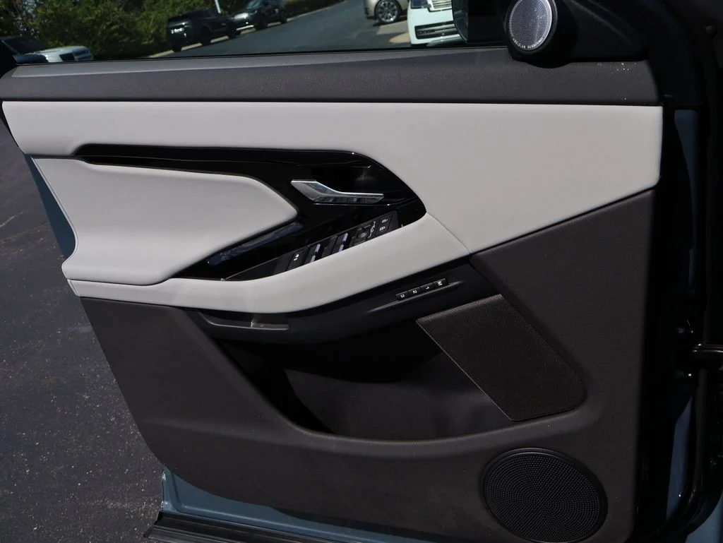 New 2026 Tribeca Blue Metallic Land Rover Hoxton Edition image 36