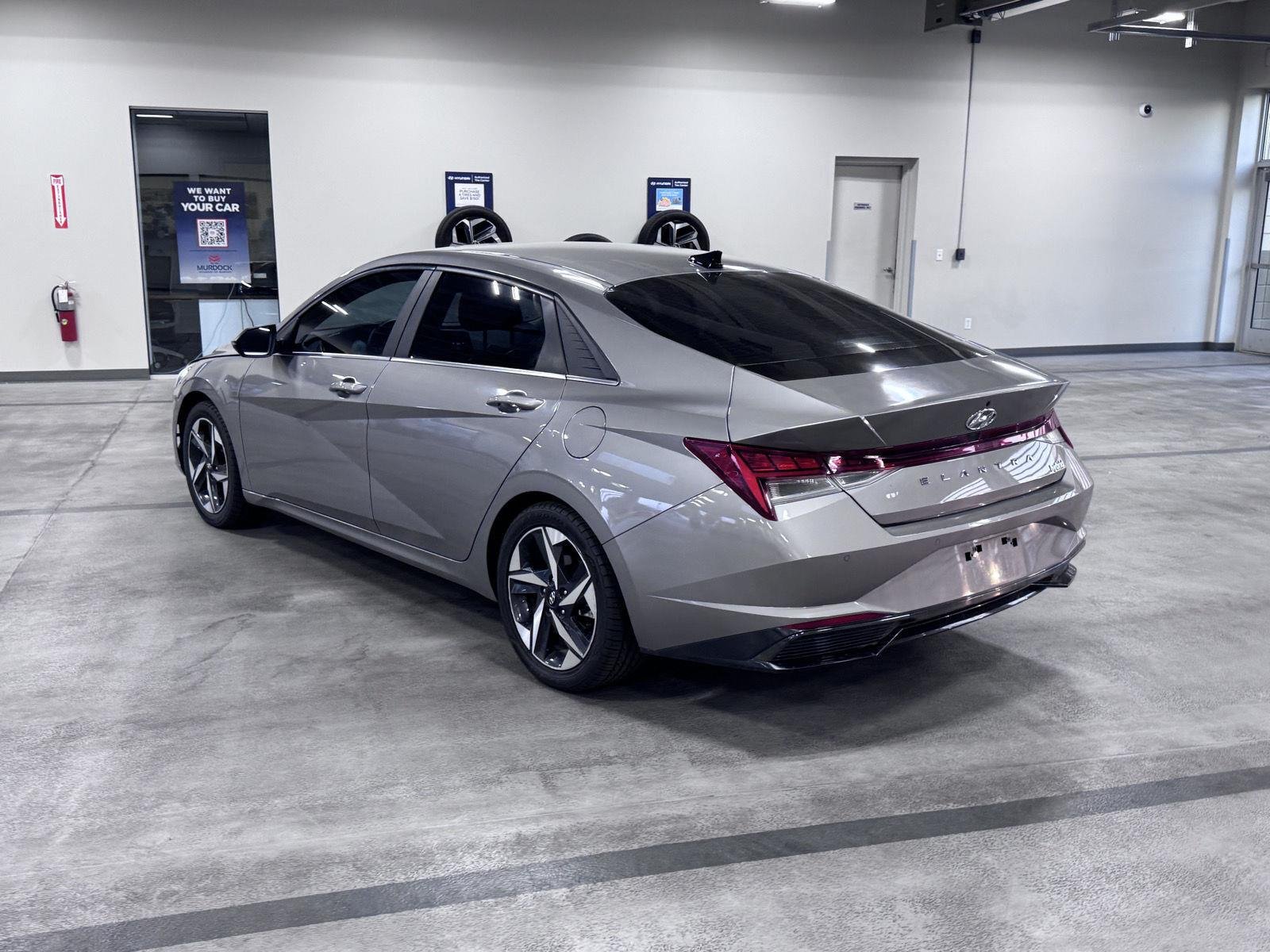 Certified Used 2023 Fluid Metal Hyundai Limited image 4