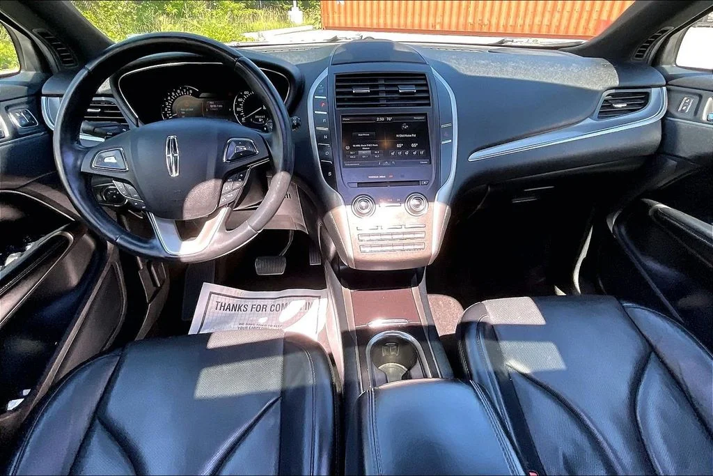 Used 2015 Silver Lincoln Base image 14