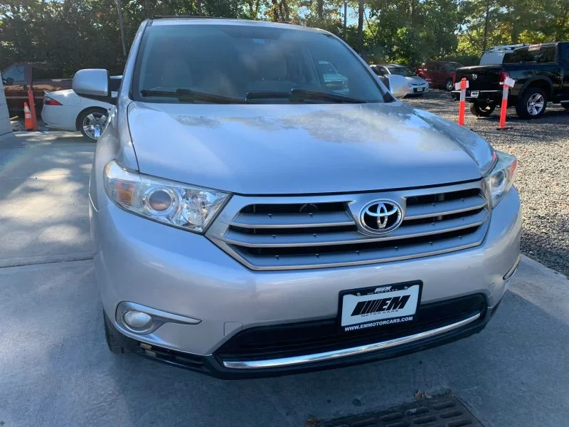 Used 2011 Silver Toyota Sport Utility 4D image 21