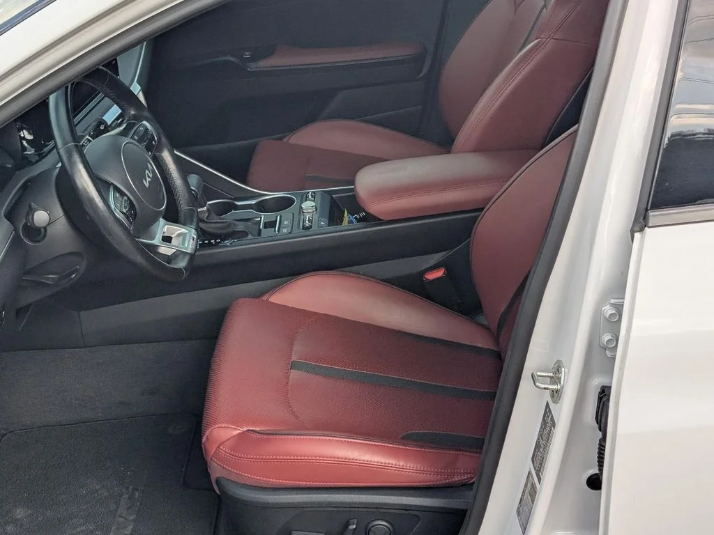 Used 2022 White Kia GT-Line image 12