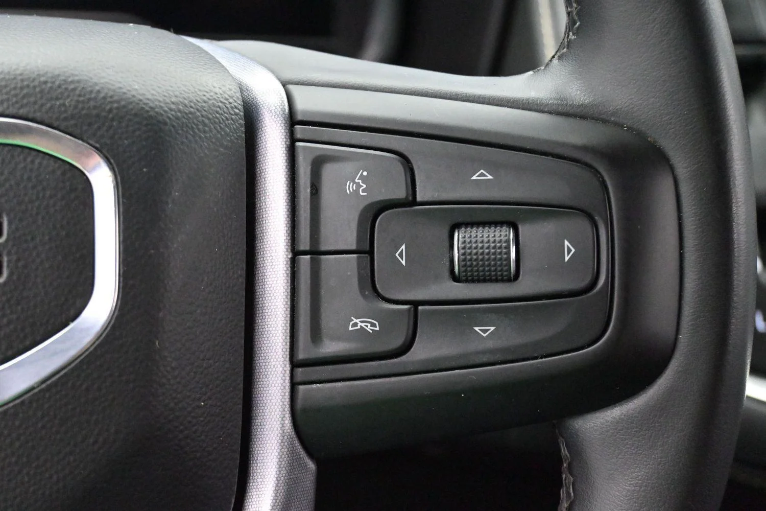 Used 2023 Onyx Black GMC SLT image 23