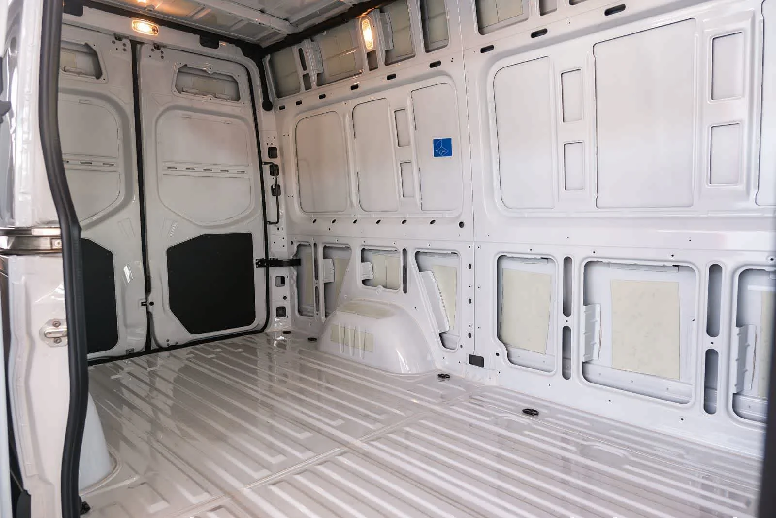 New 2026 Arctic White Mercedes-Benz Cargo 144WB High Roof RWD 2.0L I4 Diesel Turbo HO image 24
