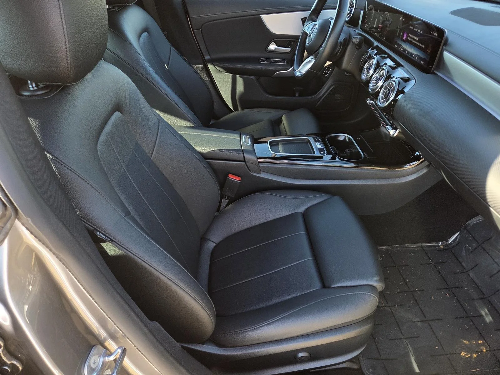 Used 2025 Mountain Grey Metallic Mercedes-Benz CLA 250 image 36