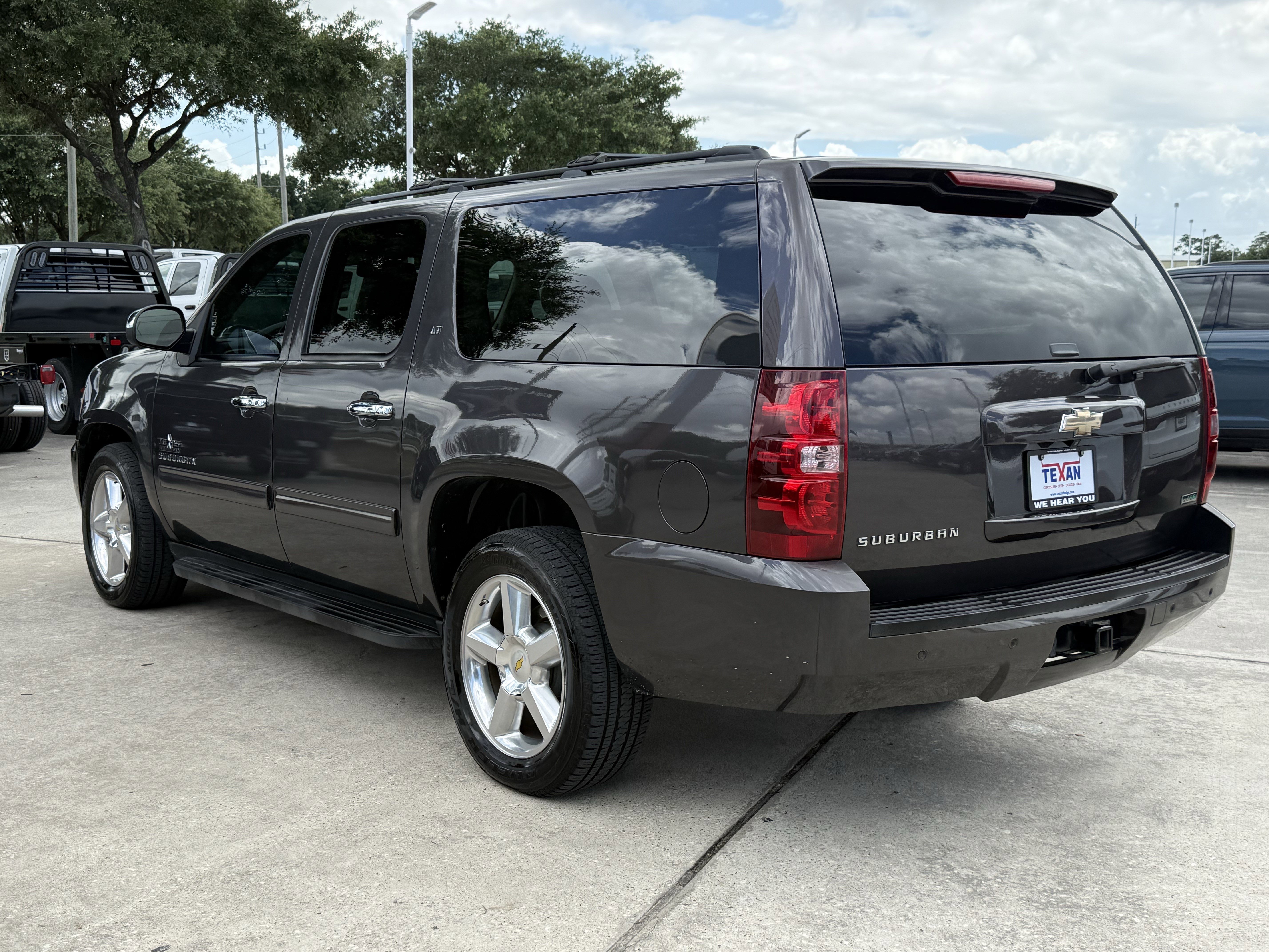 Used 2010 Taupe Gray Metallic Chevrolet LT image 6