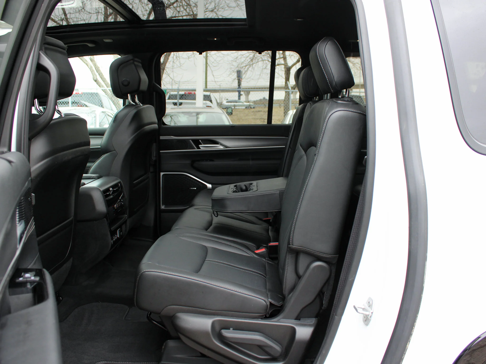 Used 2025 White Jeep Series II Carbide * HD Trailer?Tow | Three Panel Sunroof | 8 Seats | Heated Seats | Apple CarPlay image 21