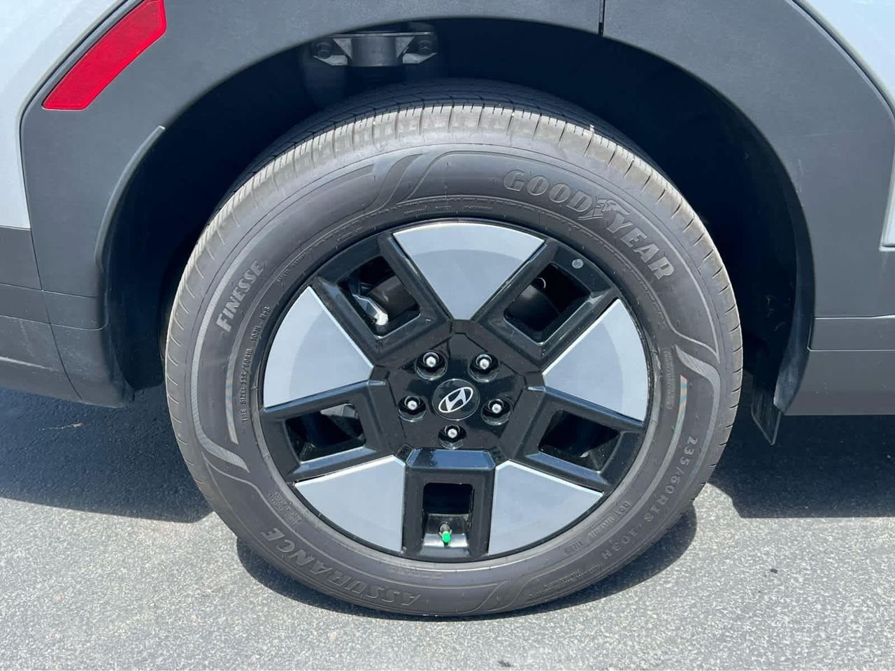New 2026 Shimmering Silver Hyundai SE image 15