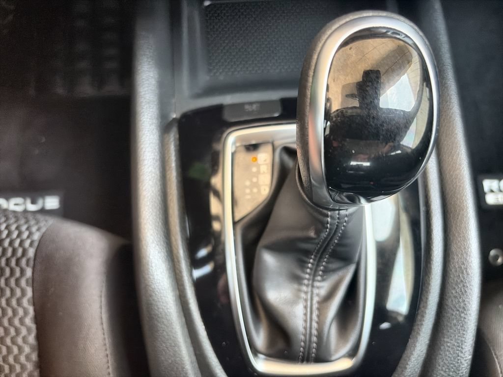 Used 2020 Silver Nissan S FWD Xtronic CVT image 16