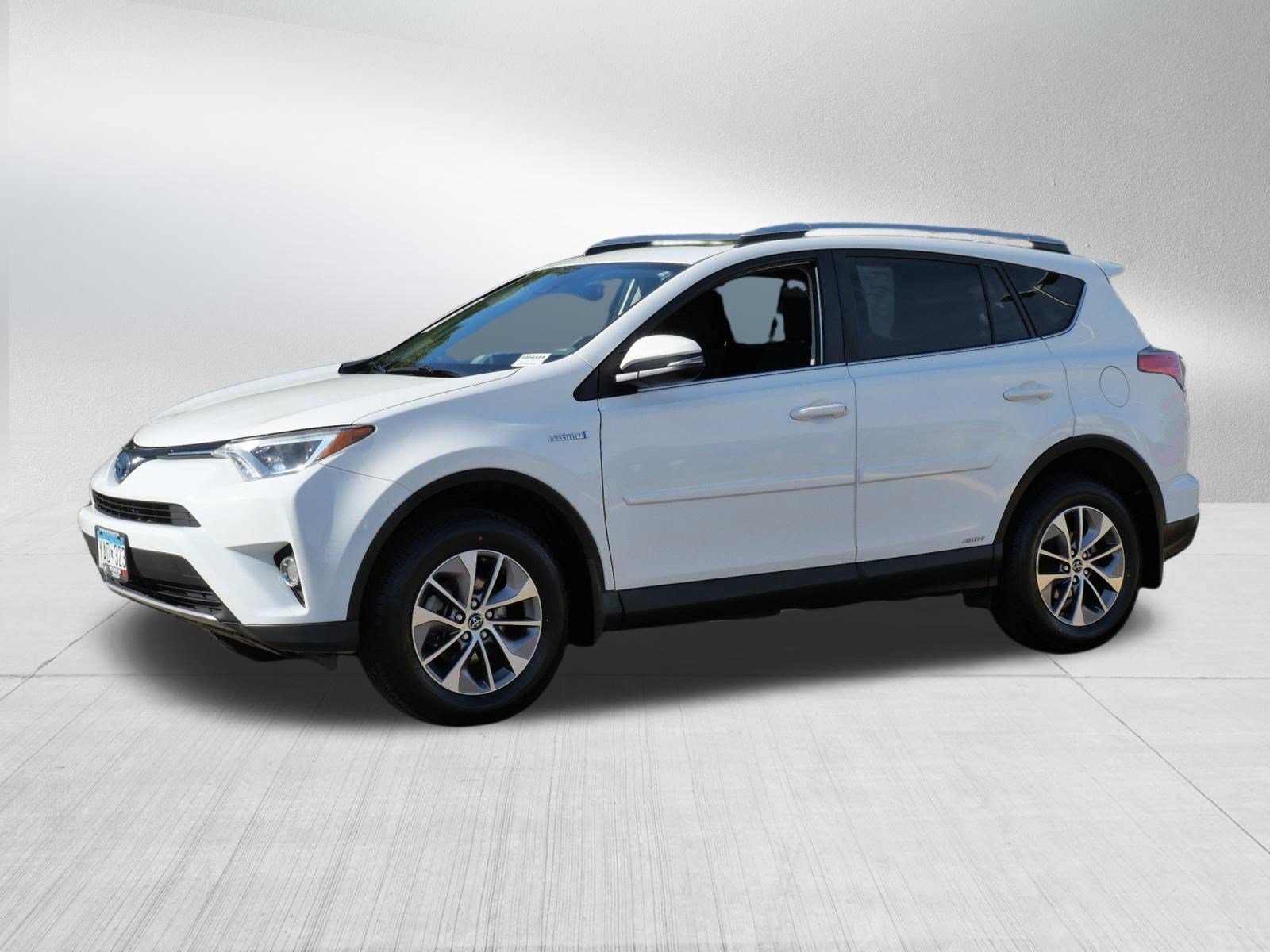 Certified Used 2018 Super White Toyota Hybrid XLE image 3