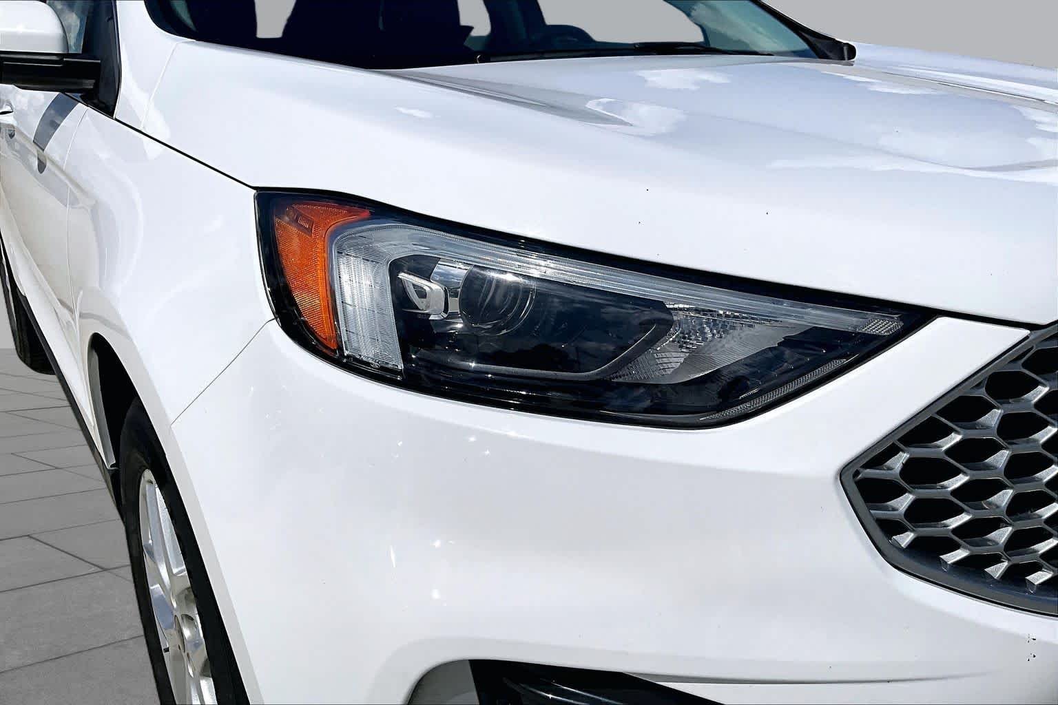 Used 2023 Oxford White Ford SEL image 26