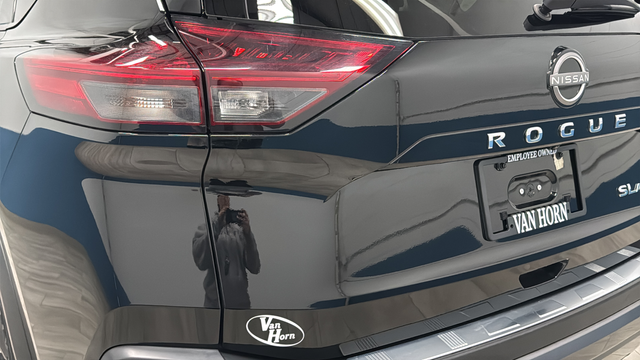 Used 2023 Super Black Nissan SL image 41