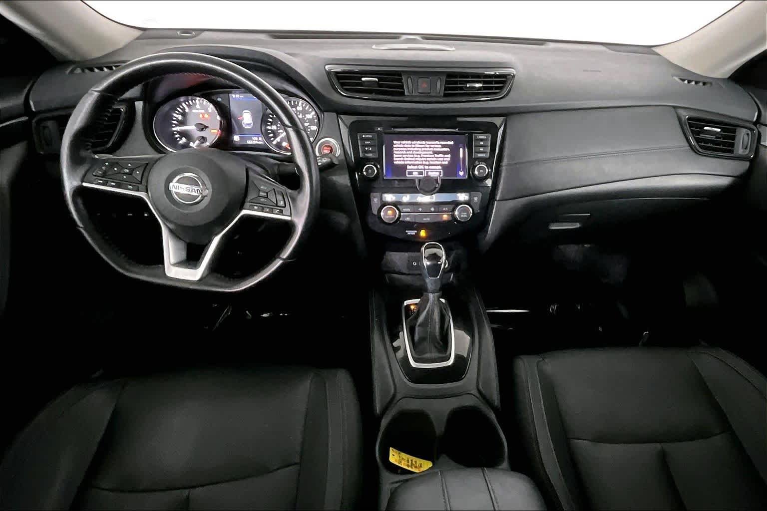Used 2018 Caspian Blue Nissan SL image 15