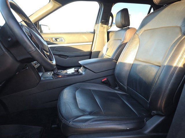 Used 2018 Silver Ford XLT image 9