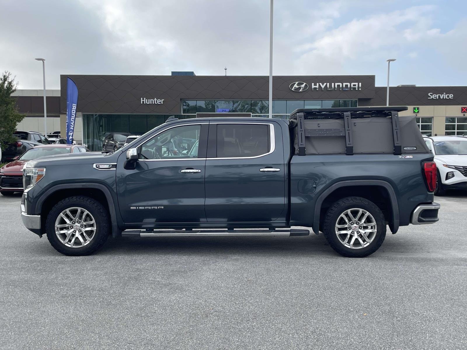 Used 2020 Dark Sky Metallic GMC SLT image 27