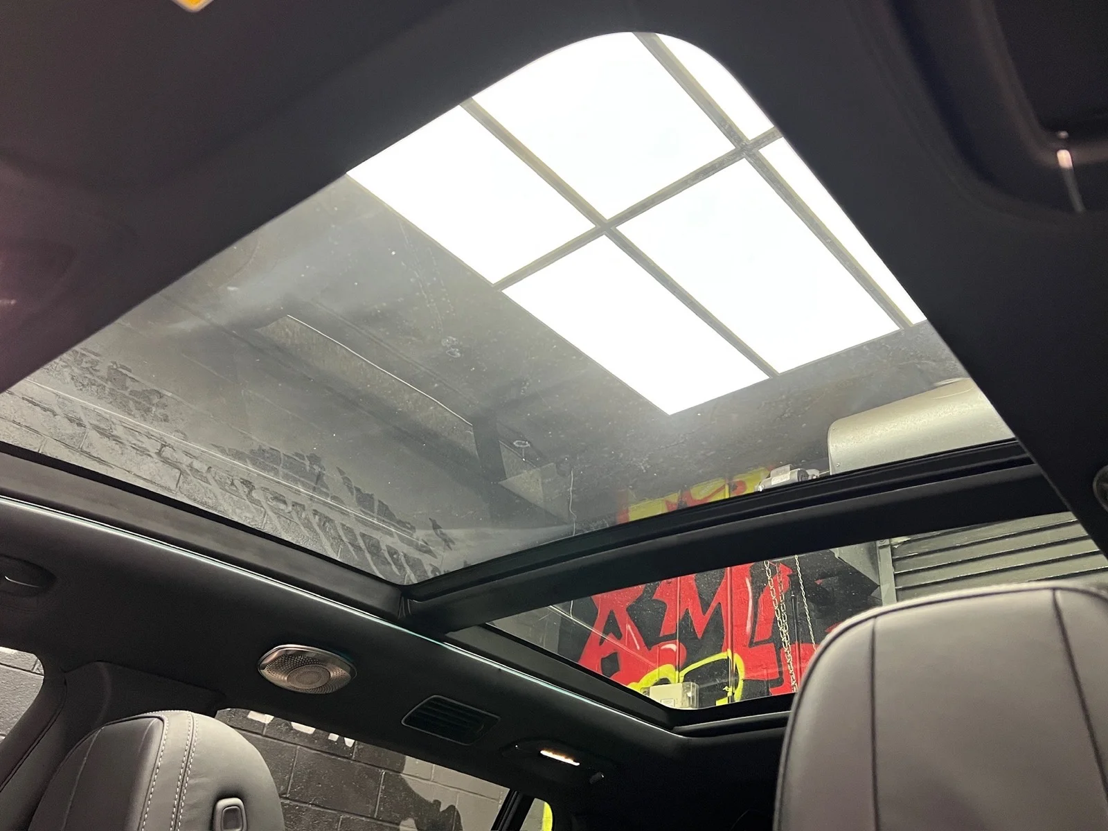 Used 2022 Cirrus Silver Metallic (922) Mercedes-Benz Mercedes-Maybach GLS 600 4MATIC® image 32
