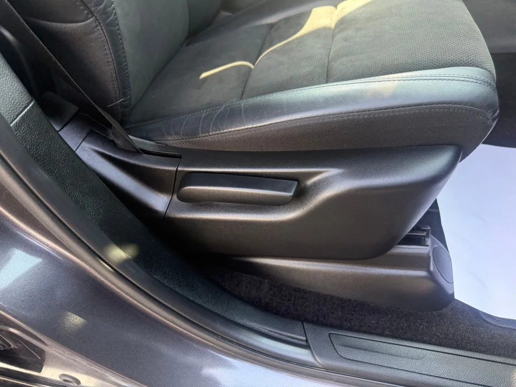 Used 2018 Gray Jeep Altitude image 51