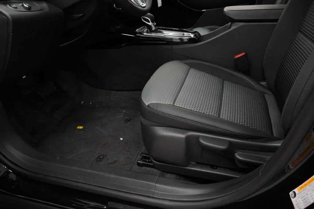 New 2026 Mosaic Black Metallic Chevrolet LT image 23