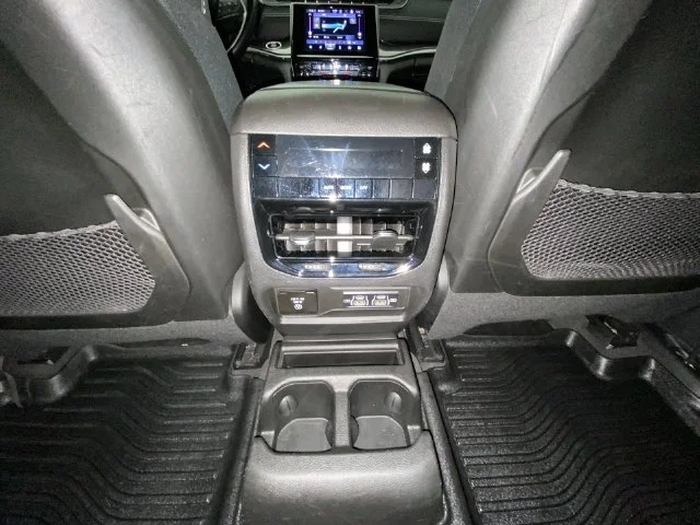Used 2021 Silver Jeep Laredo image 28