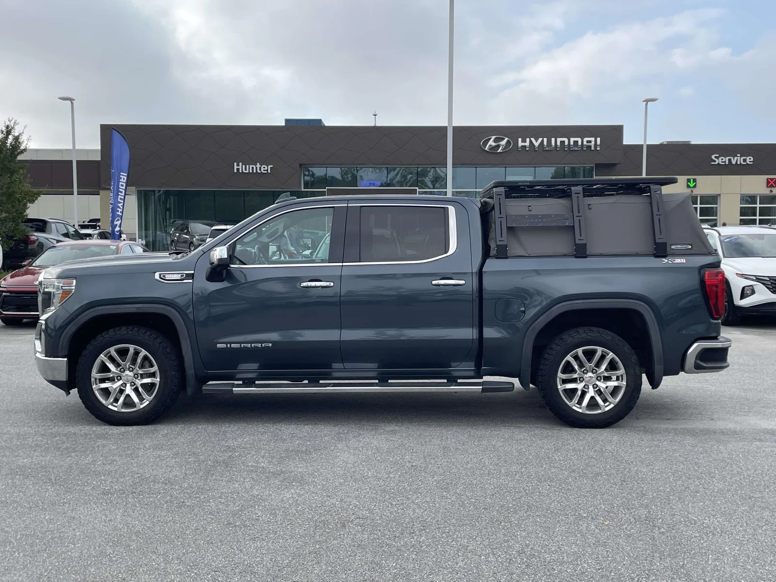Used 2020 Dark Sky Metallic GMC SLT image 27