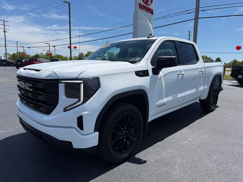 Used 2024 Summit White Gaz GMC Elevation image 4