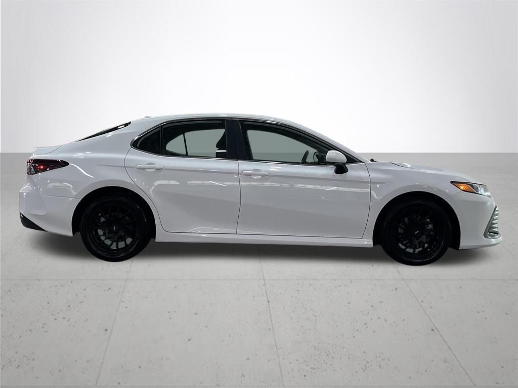 Used 2023 Ice Toyota LE image 9