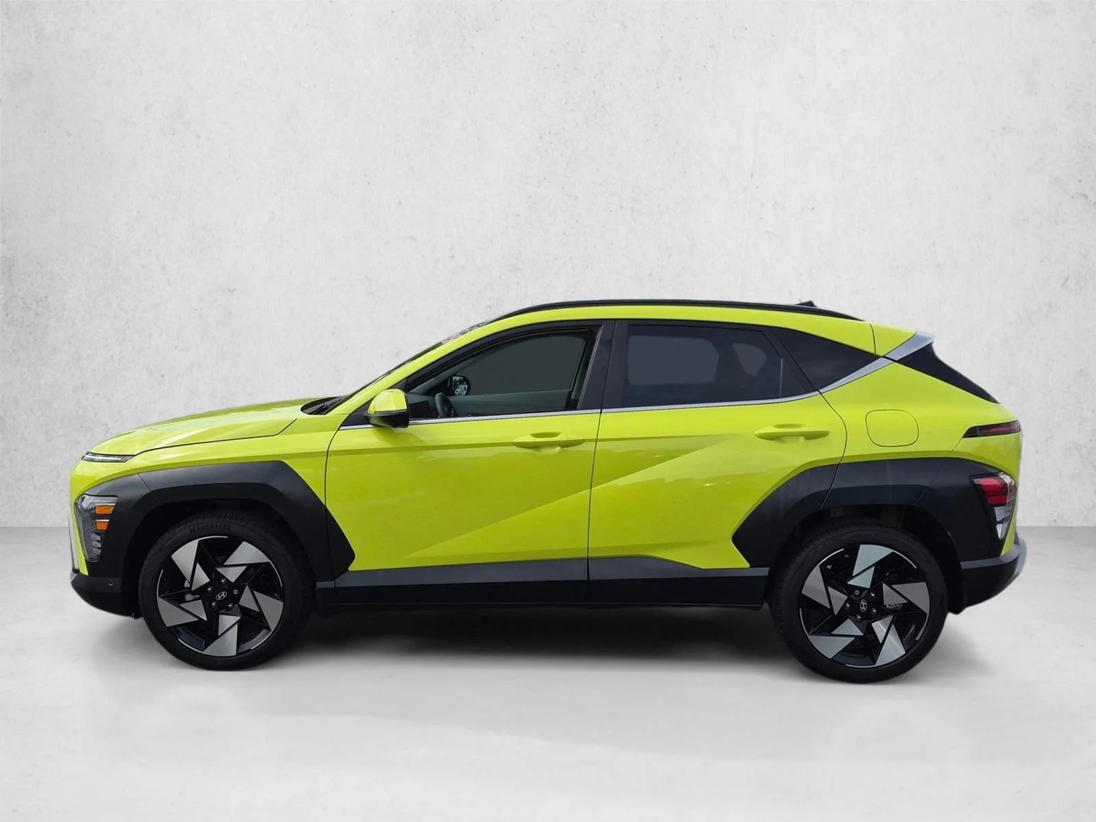 Used 2025 Neoteric Yellow Hyundai Limited image 9