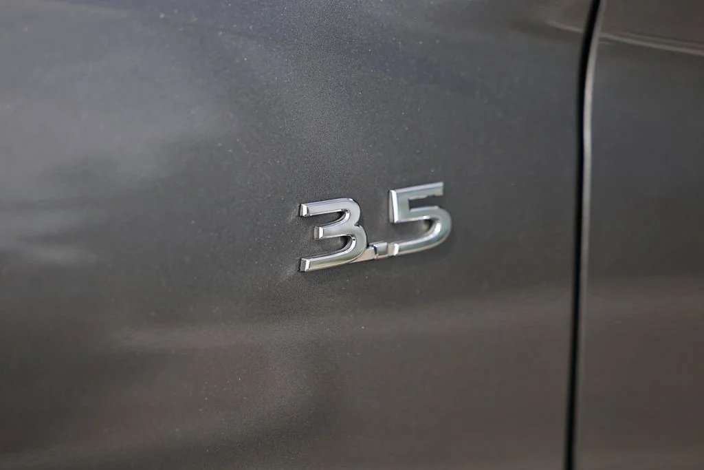 Used 2019 Graphite Shadow INFINITI LUXE image 10