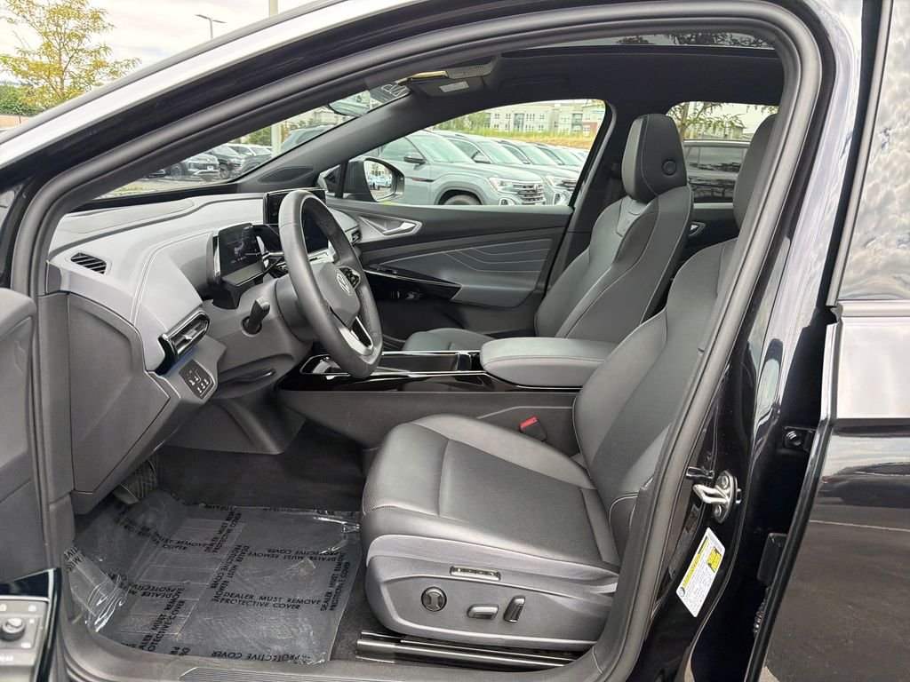 Certified Used 2023 Deep Black Pearl Volkswagen Pro S Plus image 11