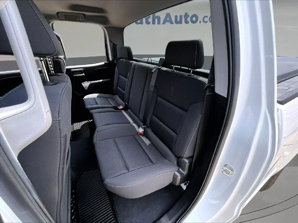Used 2019 White Chevrolet LT image 23