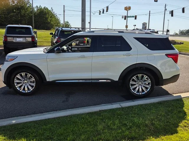 Used 2023 White Ford Limited image 4