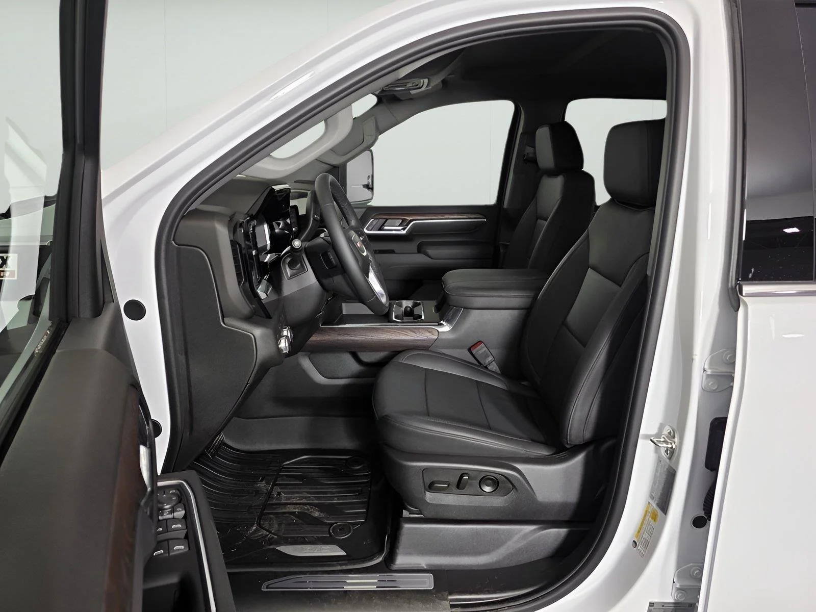 2025 GMC Sierra 2500HD SLT - Photo 17