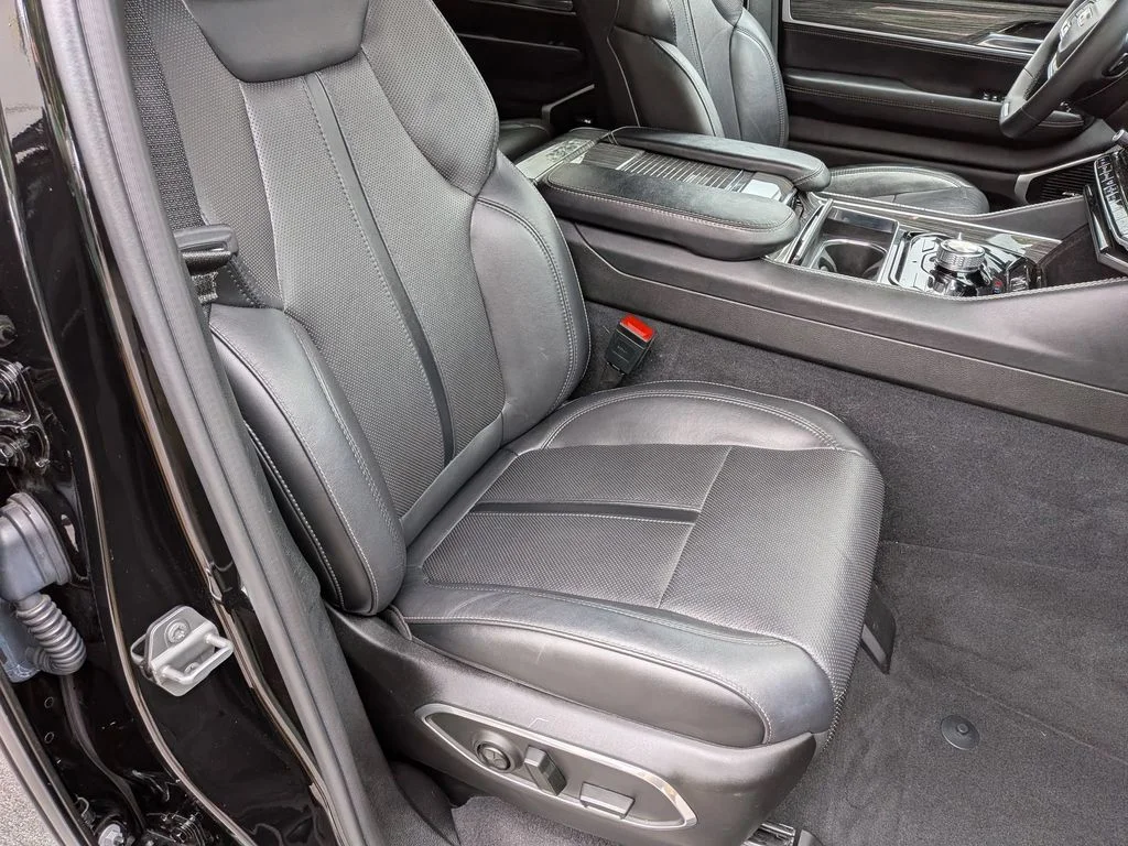 Used 2022 Black Jeep Series III image 28