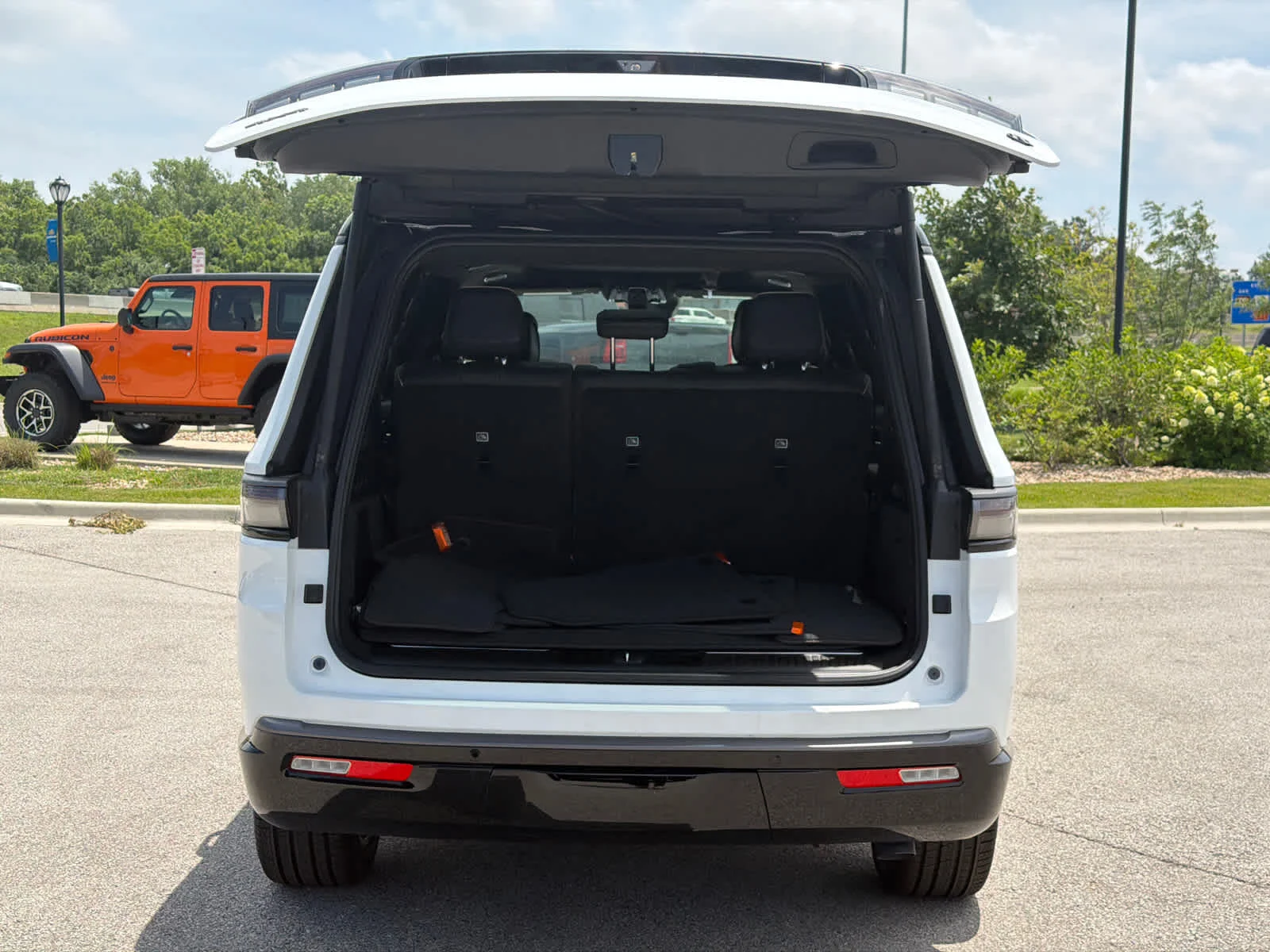 New 2026 Bright White Clearcoat Jeep Summit Reserve image 8
