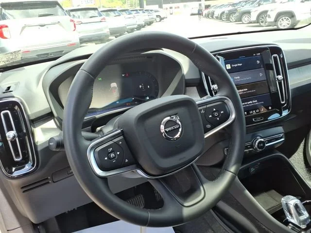 2025 Volvo XC40 Plus - Photo 11