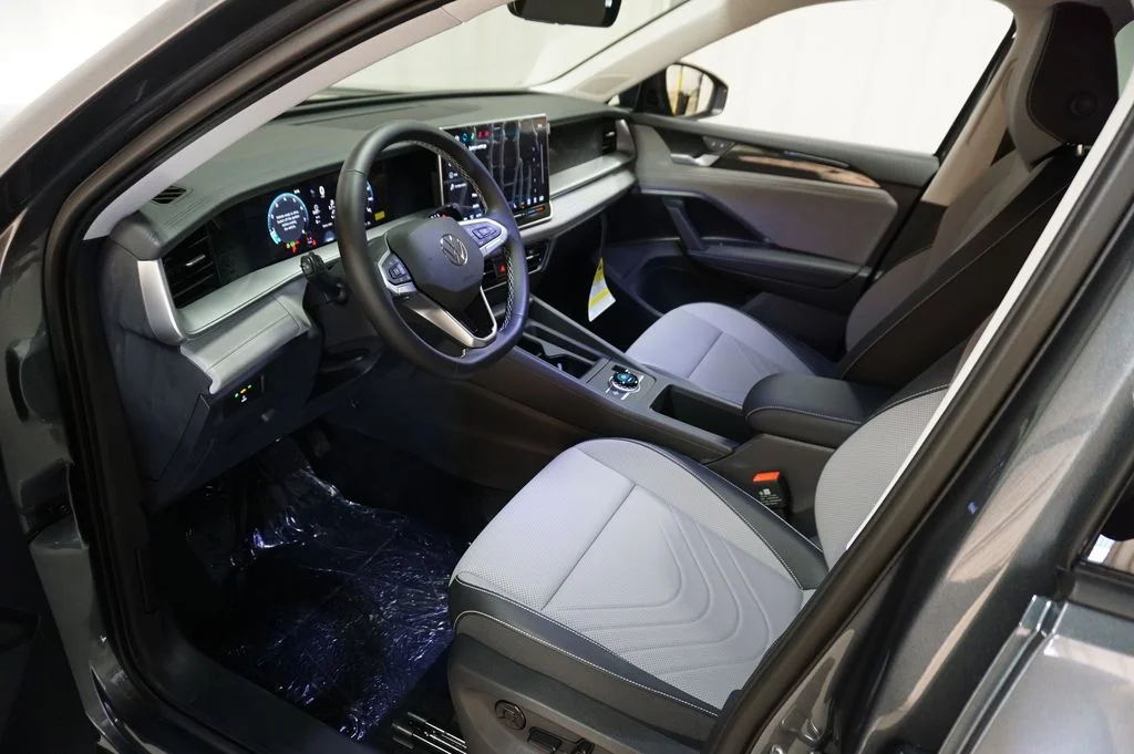 New 2026 Platinum Gray Volkswagen 2.0T SE image 9