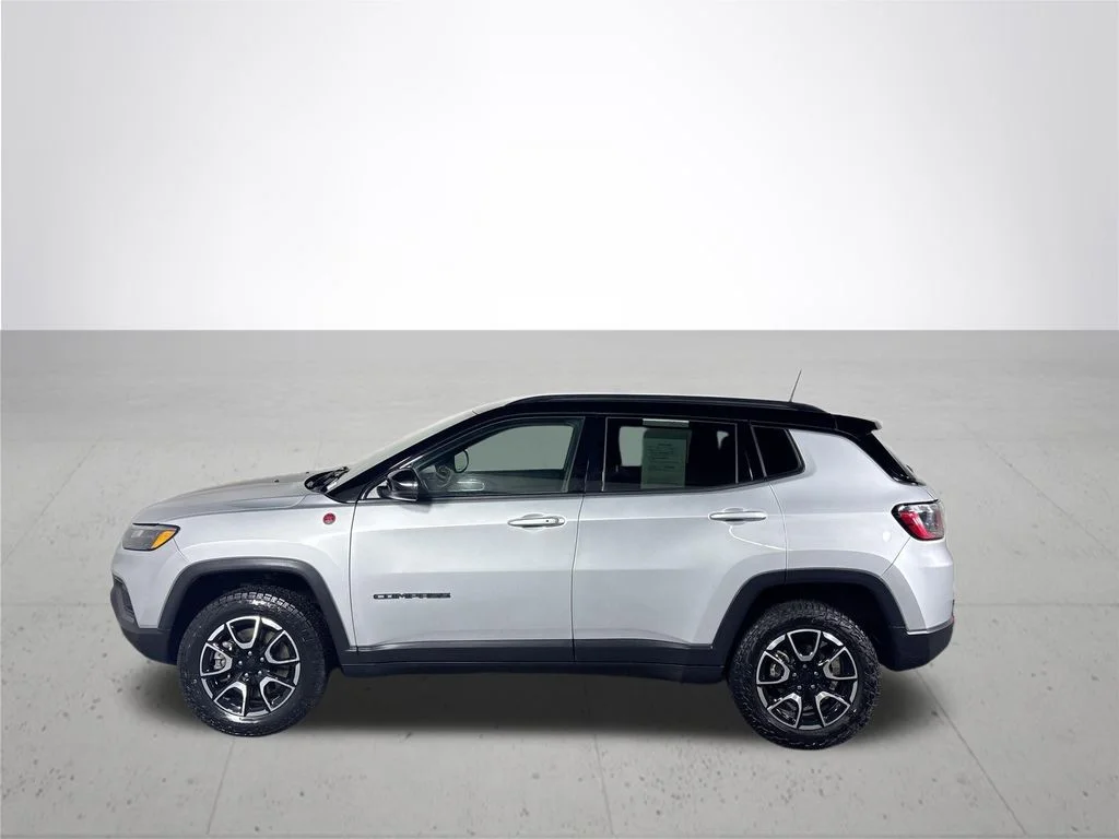 Used 2024 Silver Jeep Trailhawk image 9