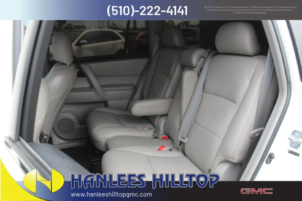 Used 2012 White Toyota Base image 14
