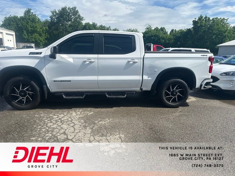 Used 2022 White Chevrolet RST image 2