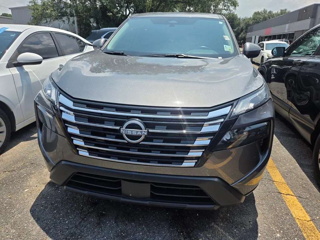Used 2025 Gray Nissan SV image 2