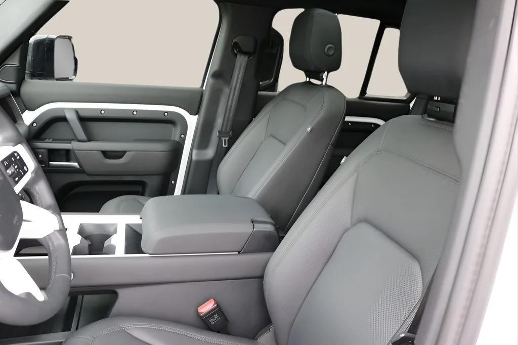 Used 2025 White Land Rover S image 13