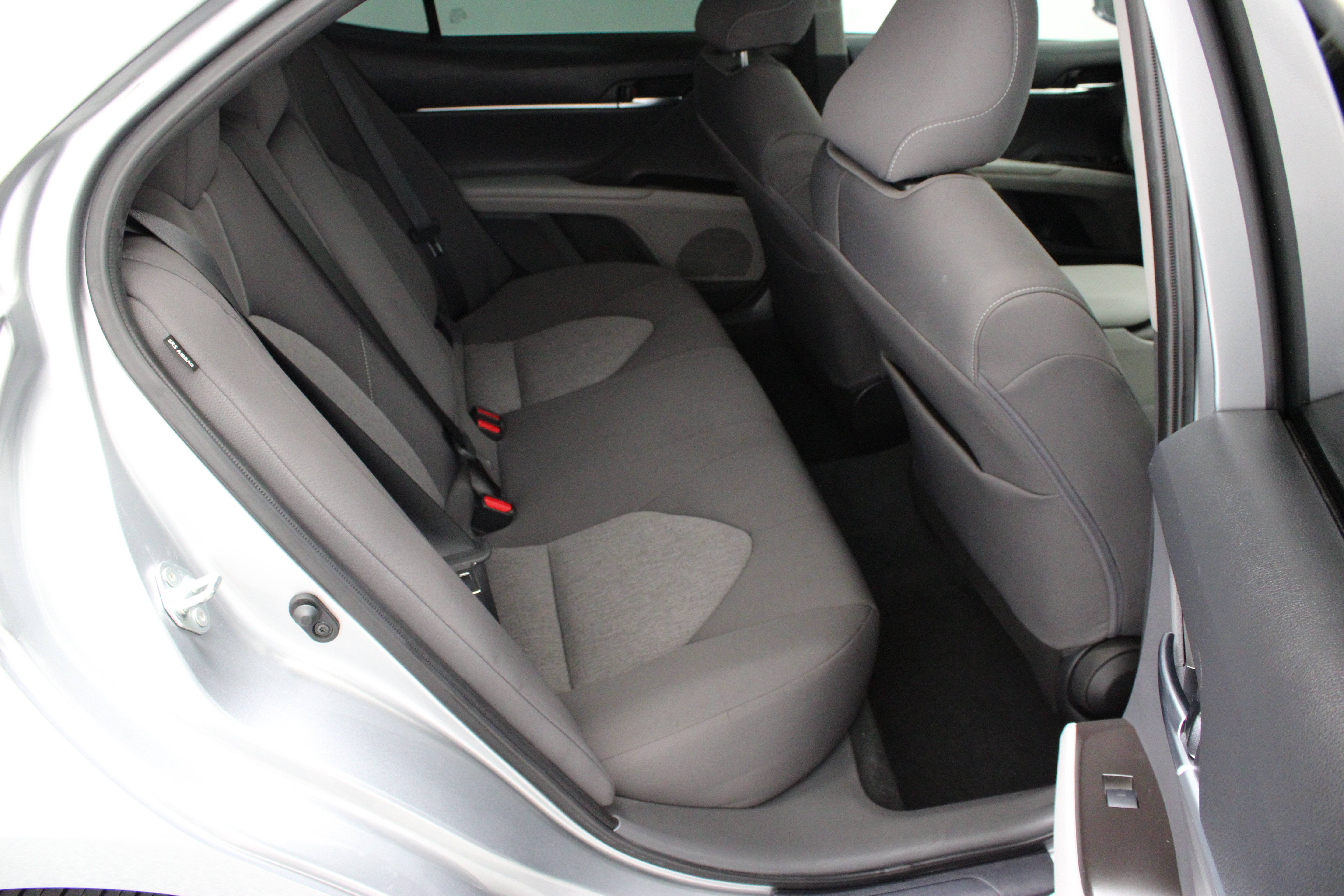 Certified Used 2022 Celestial Silver Metallic Toyota LE 2.5L image 31