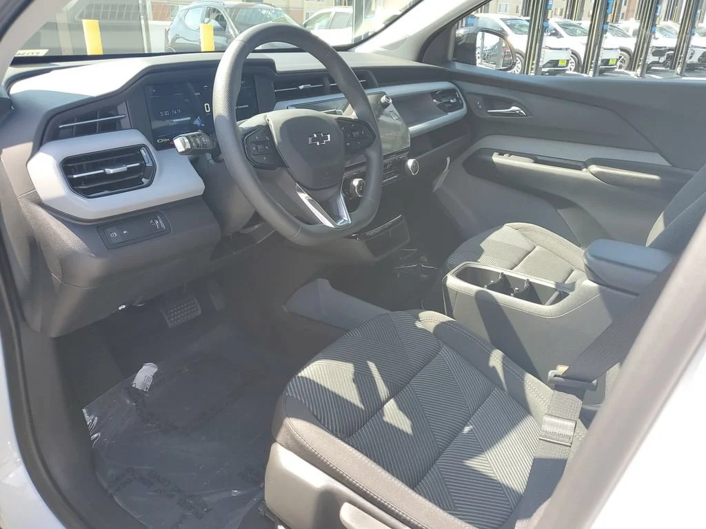 2027 Chevrolet Bolt LT - Photo 18