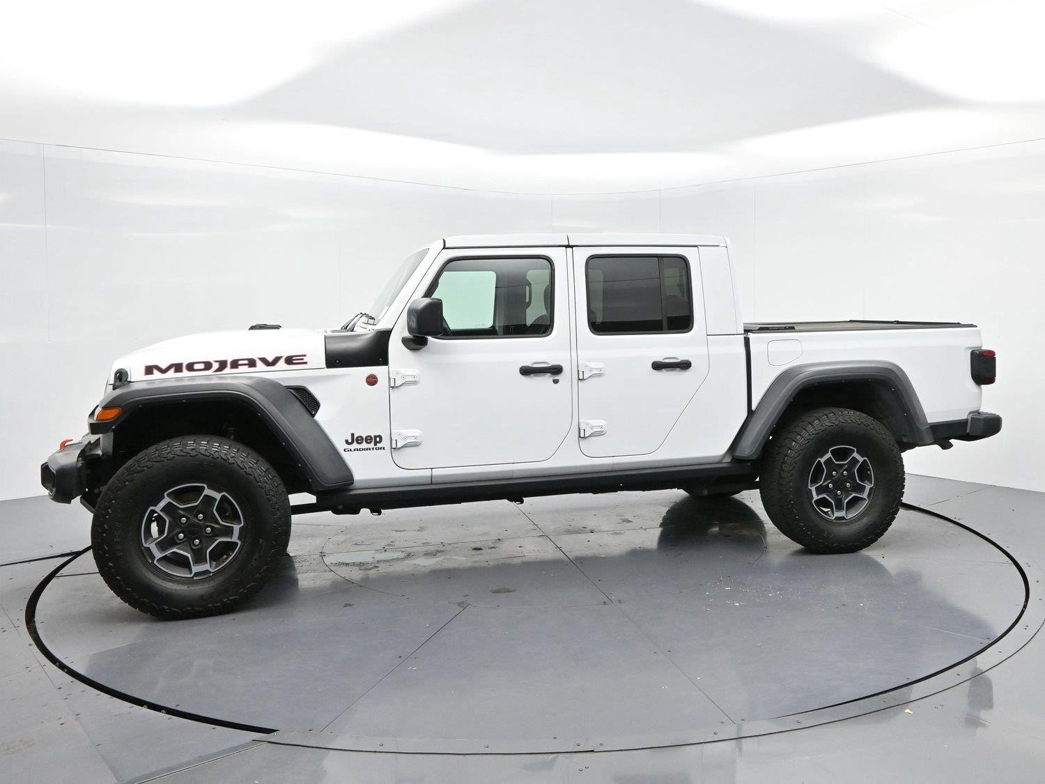 Used 2022 Bright White Clearcoat Jeep Mojave image 4